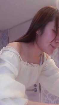 First Time Showing Her Face. the Former Dancer Living in Tokai Finally Shared a Side No One Had Seen Before. - 1