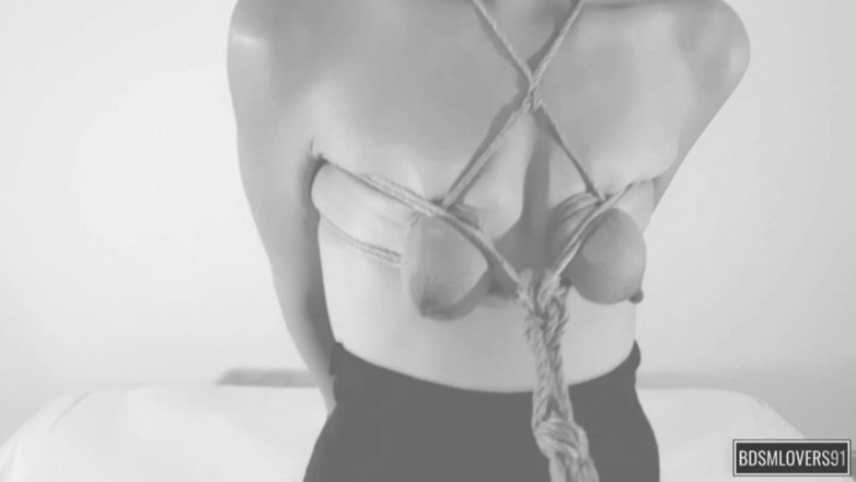 Bdsmlovers91: Tetek kecil molek terikat ketat
