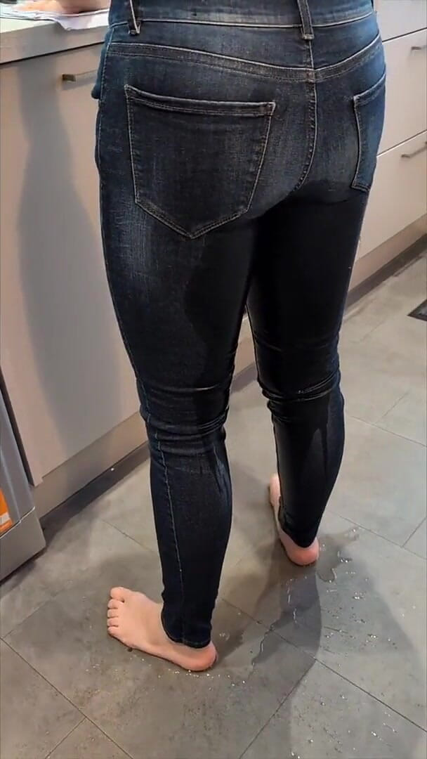 Housewife Jeans Pee Compilation 7 Clips