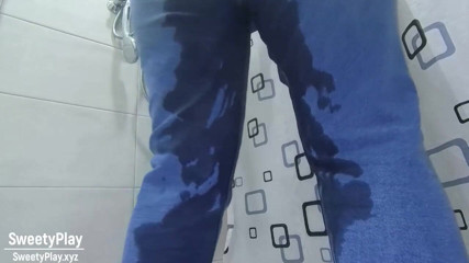 SweetyPlay: Peeing desperation wetting jeans