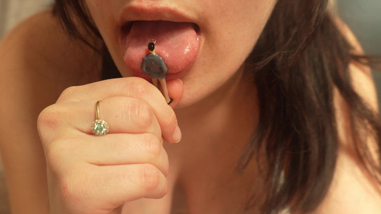 AmayaMori: Giganta descubre un pequeño secreto en su habitación