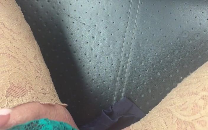 Flight Attendant Fiona: フレンドリーな空からのご挨拶