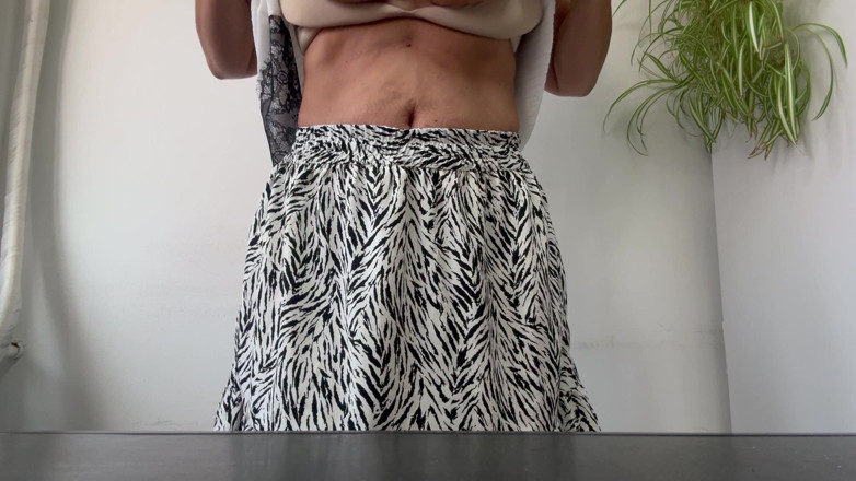 Step Mommy: La matrigna arrapata Michelle mette i suoi piedi sexy con...