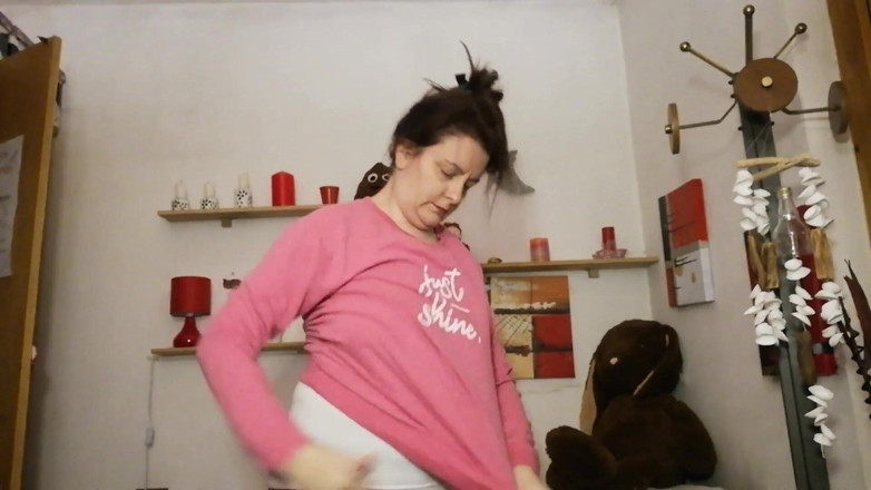 Nicoletta Embassi: Sweaty armpits costum video
