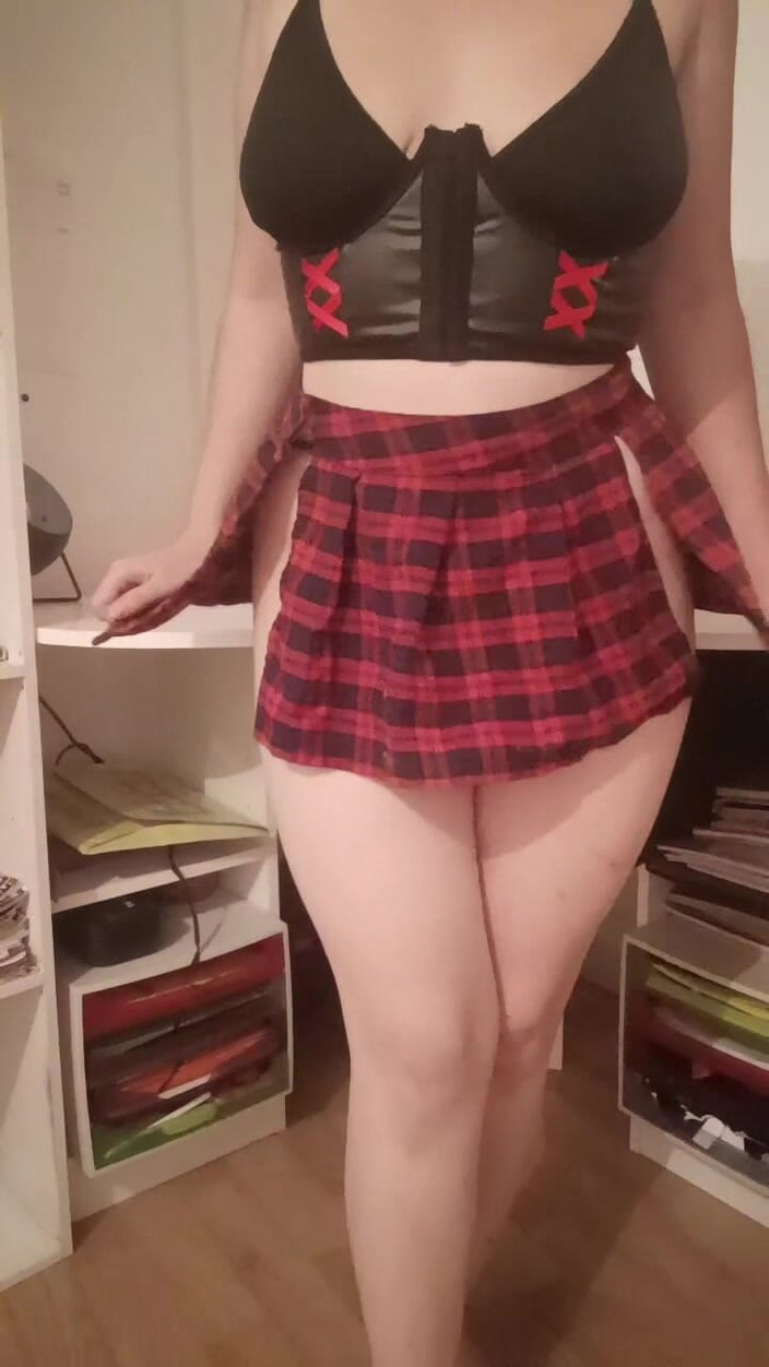 Rose Fleurs: Mă degetez cu dildo-ul meu de 25 cm în păsărică