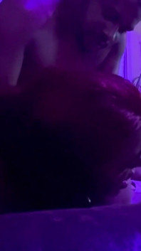 Pozdní noční rande s býkem Liz, který bere hetero tvrdý penis