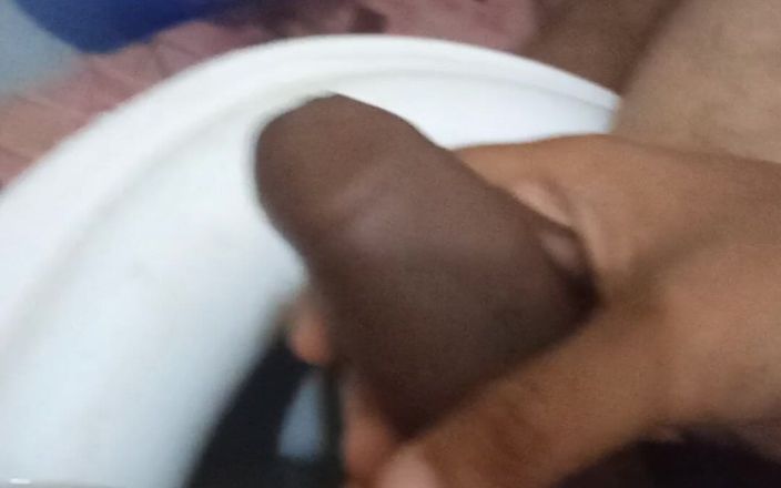 your fuck boy: De minúscula a grande, meu pau indiano sendo erguido
