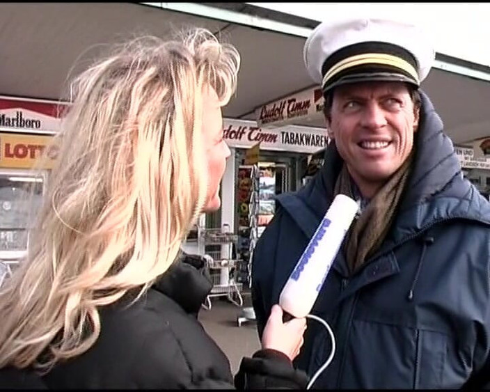 Deutsche Camgirls: Classy Blonde Babe Got to Play with a Dude on...