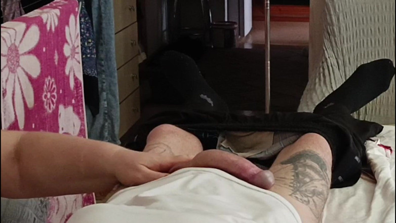 Zona901: Macocha szarpie i ssie mojego kutasa na stole do masażu...