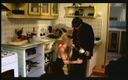 Wild Suckers: Перед його робочим днем блондинка дружина робить своєму чоловікові чудовий незабутній мінет