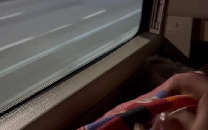Quan Vietnam 18: Gece otobüsünde mastürbasyon ve boşalma