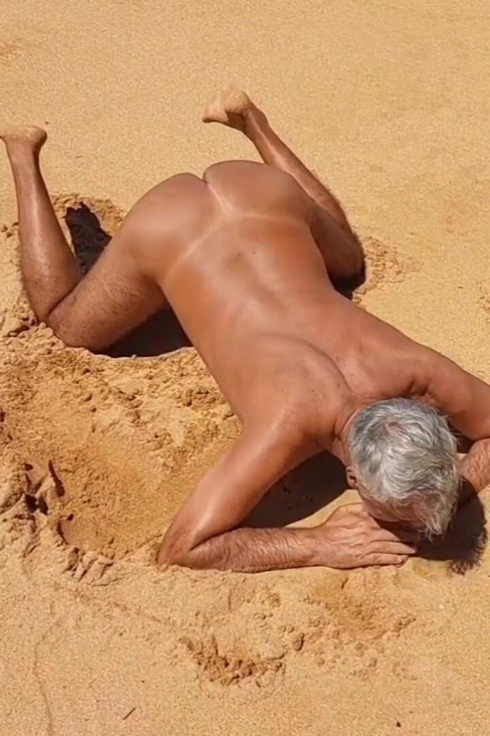 Ladysilvas: Ladysilva di pantai pengen banget ngentot pantat bahenolnya