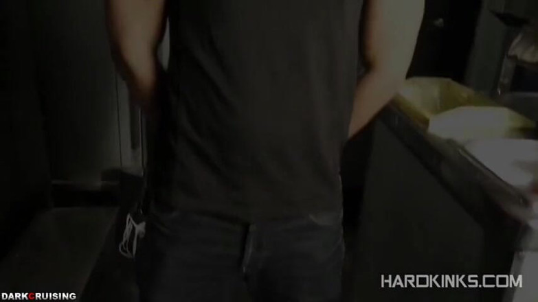 Hard Kinks: Elektro i lanie dla niewolnika