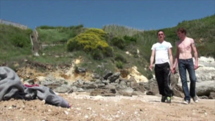 FRENCH AMATORS SEXTAPES: Incredibile esibizione con 2 ragazzi che scopano in spiaggia