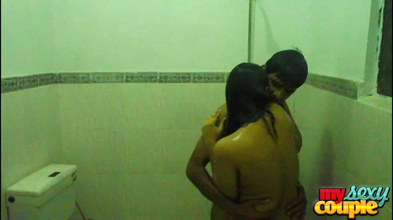 Desi Couple Sunny & Sonia: Desi Couple Making Love While Taking Early Morning Shower