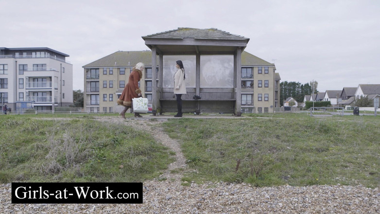 Girls At Work: Những người yêu thích được chia sẻ, bí mật được giữ lại