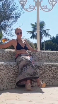 Selena's Outdoor Posing and Sex in Heels