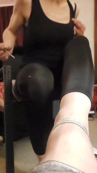 Leggings slyna som letar efter tjock nylonkuk