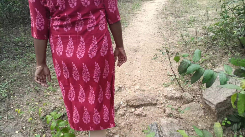 Laxi ammu: Step Brother Fantasy在丛林中做爱