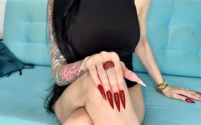 Julia domaina: Red Long Sharp Nails, Claws