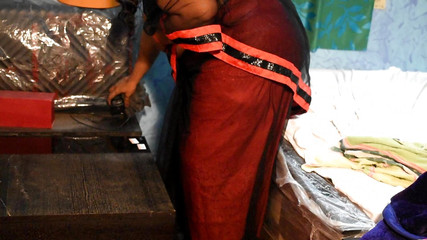 TamilGirls: Odhalení sexy prsou a pupíku