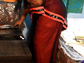 Tamil Beauties: Exponera heta bröst och navelshow