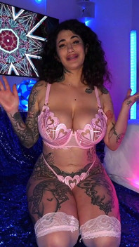 大きな自然乳首Arubelleのための唯一の肛門