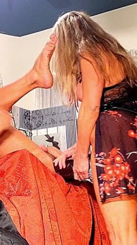 Uau, este vibrador é gigante! Impressionante tamanho e égualut podem sentir todos os detalhes da veia