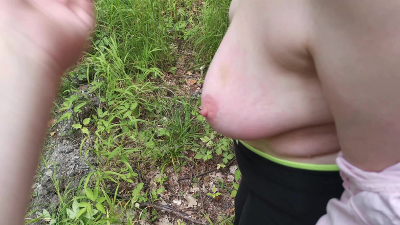 Bouncy Tits Action: Bluzumu yırtın göğüslerimi cezalandırın