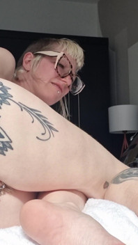 Netter Mini aliens Clip mit buttplug & dildo-orgasmus