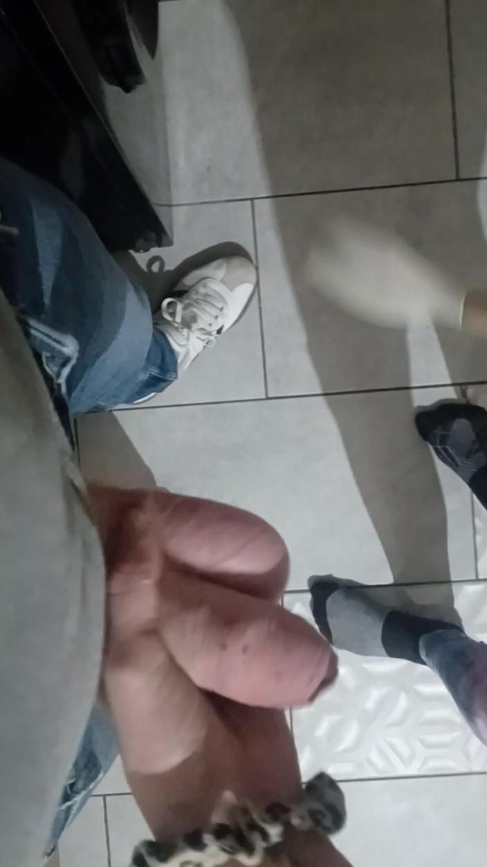 Clit Eastwood: Si sbatte il cazzo e le palle con una dura...