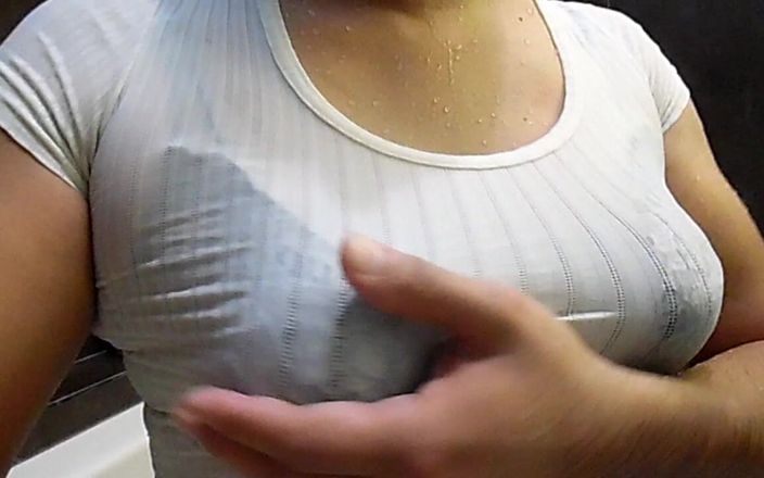 Wet lingerie: Başka bir ıslak iç çamaşırı videosu