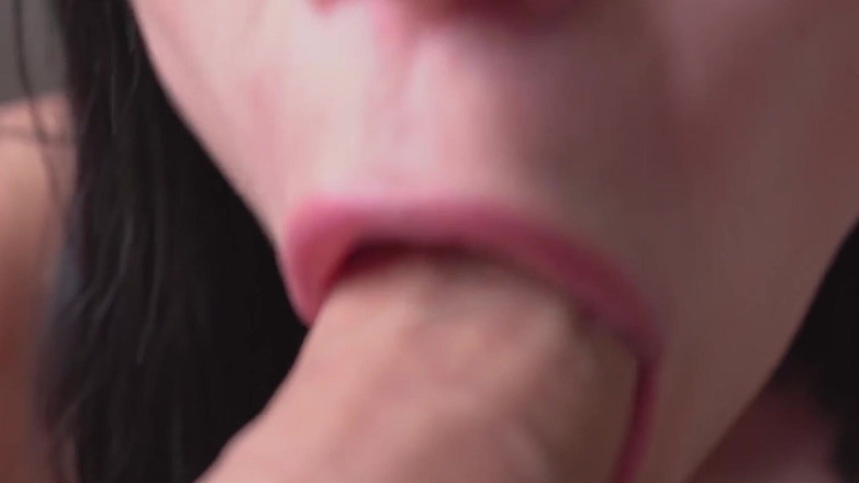 Tori Diamond: 第一人称视角 口交特写！吮吸鸡巴