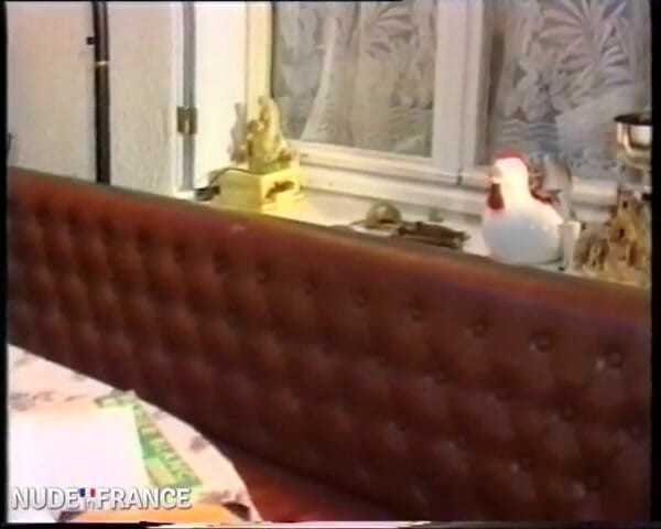 La France a Poil: A Poorly Concentrated Student More Willing to Fuck!