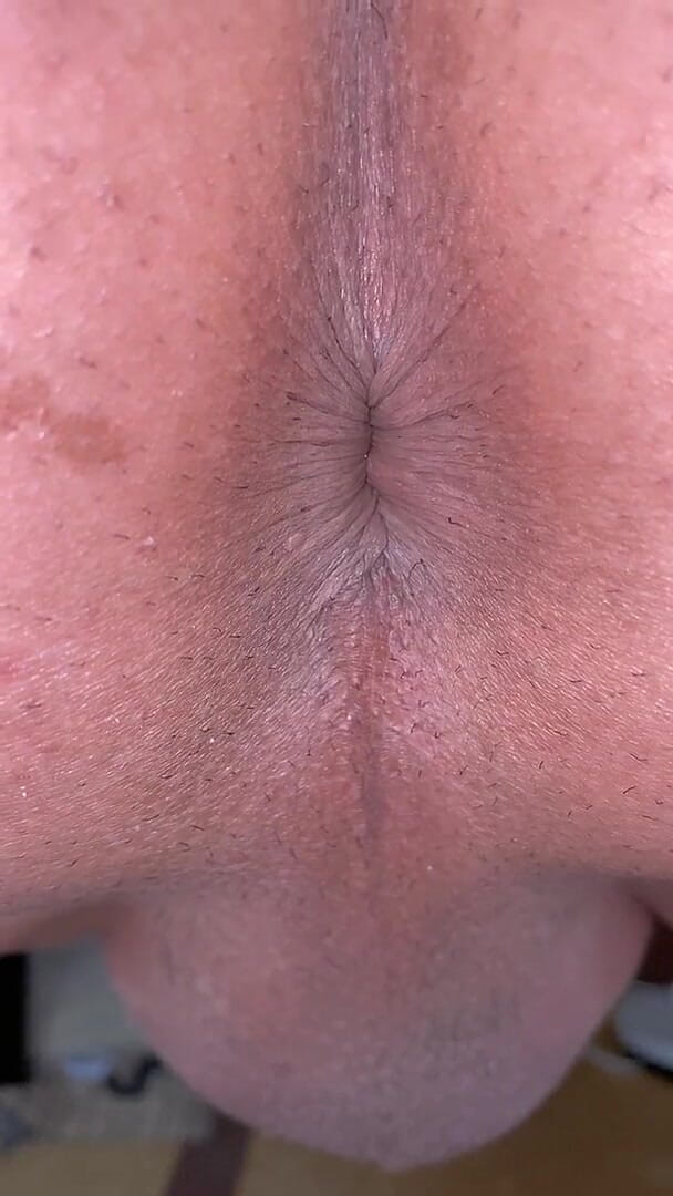 Kyotosigakk: A man exposes his asshole Take a picture so that...