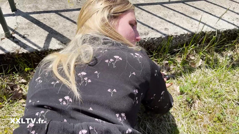 XXLTVFR: Pov all'aperto con Chloe Duval