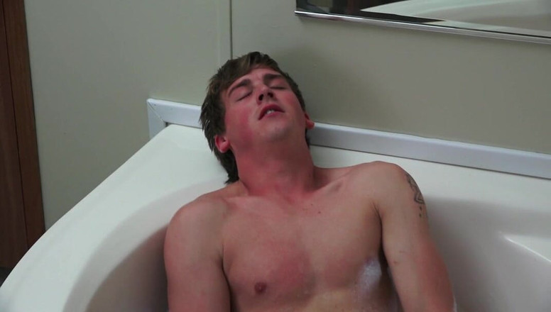 Colby Knox: Tyler, bak mandi, dan dildo