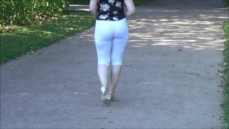 RedRoseRus: Big butts white leggings on walk