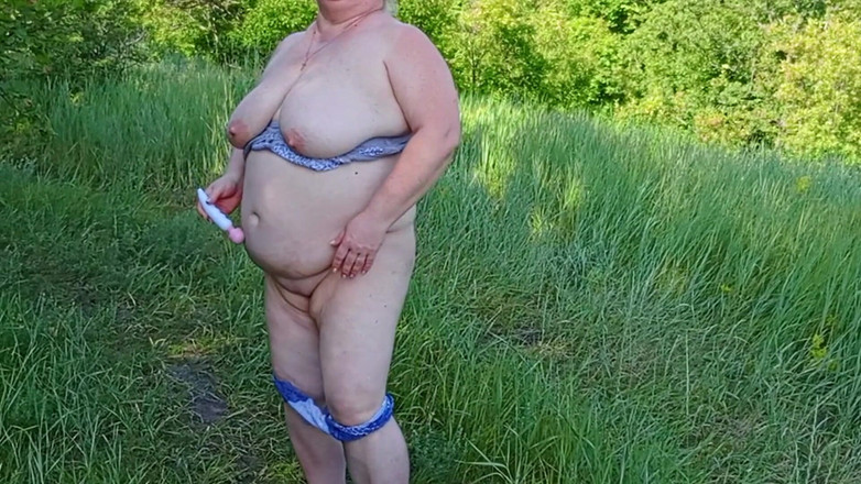 Zona901: Sousedka se svlékla v parku a nastudovala chcaní