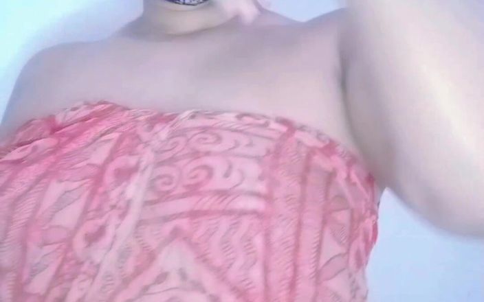 Faryal: Aku adalah gadis sange yang lagi asik nyepong toket sempitku