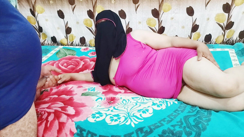 Ahmed and Samah: Aldatılan adam arkadaşının önünde tıraş oluyor ve karımı sikiyor