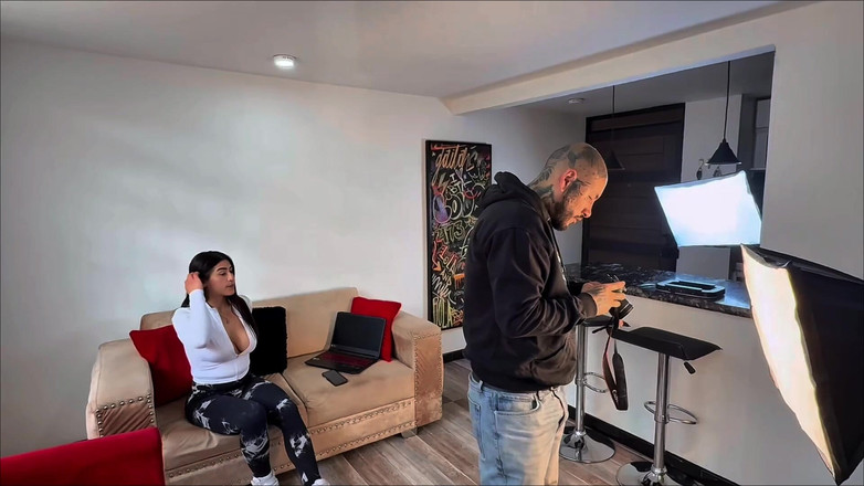 FelipeSkullX: 与邻居合影失控，我最终吃掉了她紧致的阴户