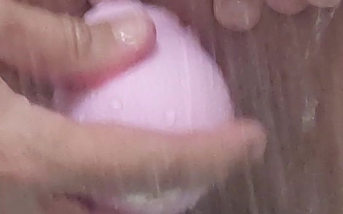 Bellaboo: Nahaufnahme geile MILF-masturbation in der dusche mit spielzeug