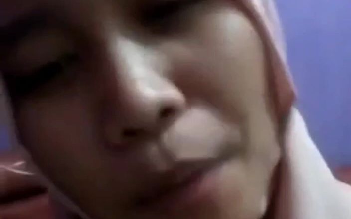 Jilbab69: Tancapkan lubang vaginanya sampai keluar