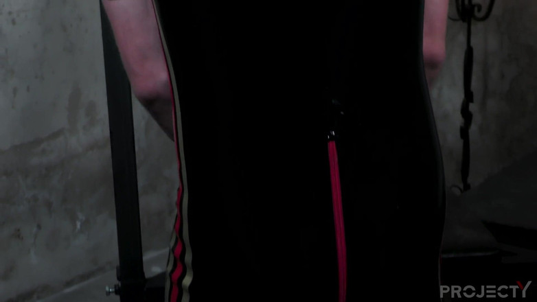 Project Y studios: Büyük oyuncaklı lastik oğlanlar