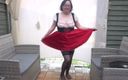 Horny vixen: Femeie wench sexy dezbrăcată în ciorapi Holdup