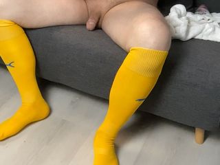 High quality socks: 펌프 플러그로 자위하는 노란색 퓨마 양말
