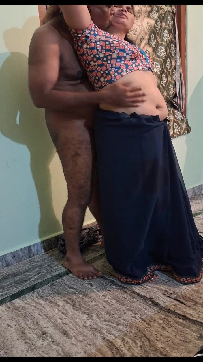 Sexy sindu: Istri nakal lagi asik sama tetangganya pakai kain sprei