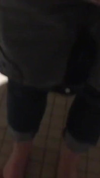 Compilation de pipi dans les toilettes humides