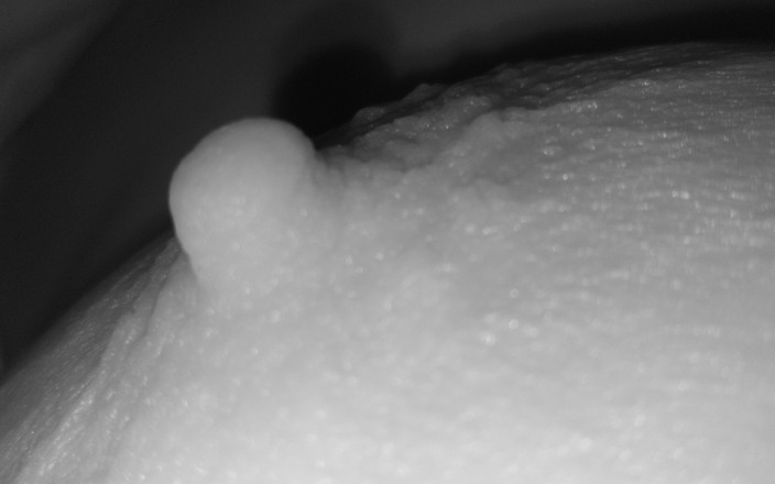 Bite-sizedAccess9: Pointe de tétons, gros plan